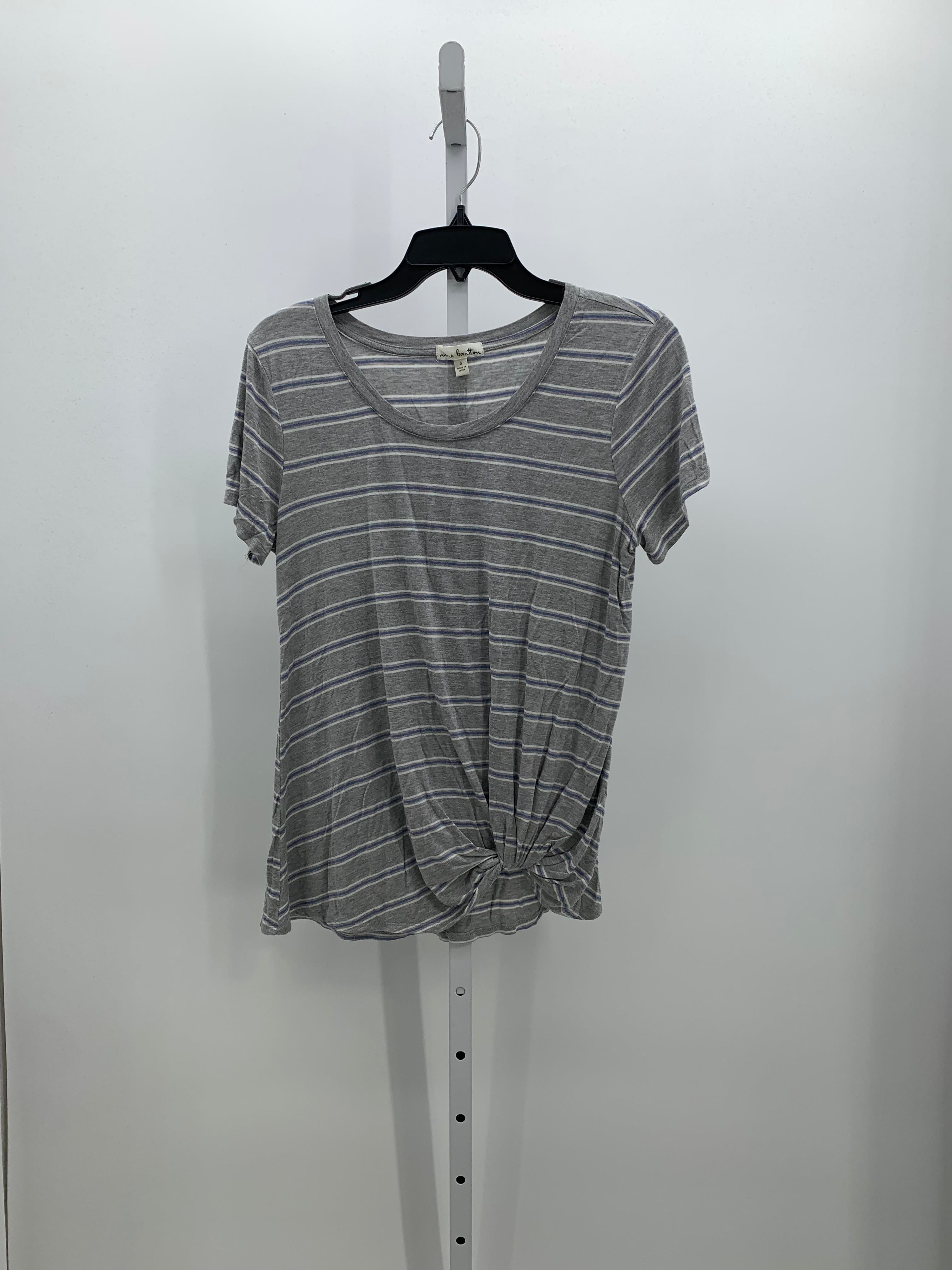 Size Small Juniors Short Sleeve Shirt