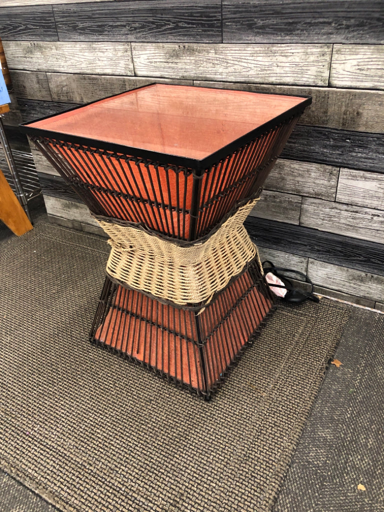 BURNT ORANGE FABRIC BASE W/ BLACK WICKER CAGE GLASS TOP SQUARE TABLE/LAMP.