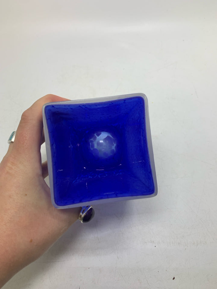 SQUARE BLOWN GLASS BLUE W/ LIGHT SPECKLES VASE.