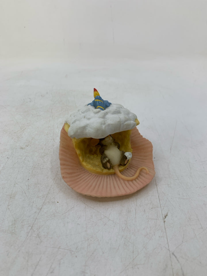MOUSE IN CUPCAKE- HAPPY BIRTHDAY