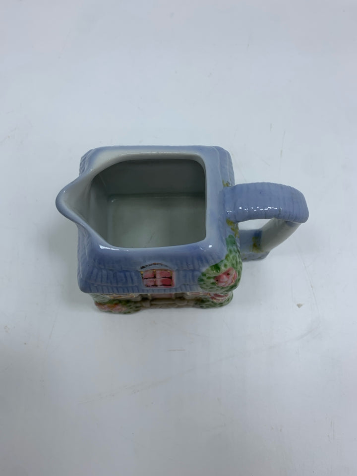 VTG CERAMIC COTTAGE-STYLE SUGAR & CREAMER SET.