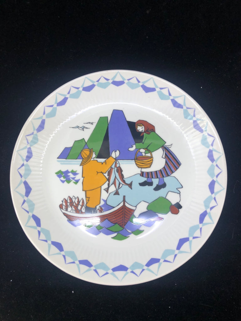 VTG FISHERMAN W WOMAN BLUE AND WHITE PLATE.