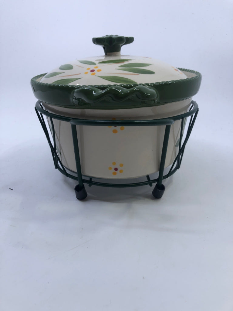 3PC BAKER W LID, STAND AND TRIVET.