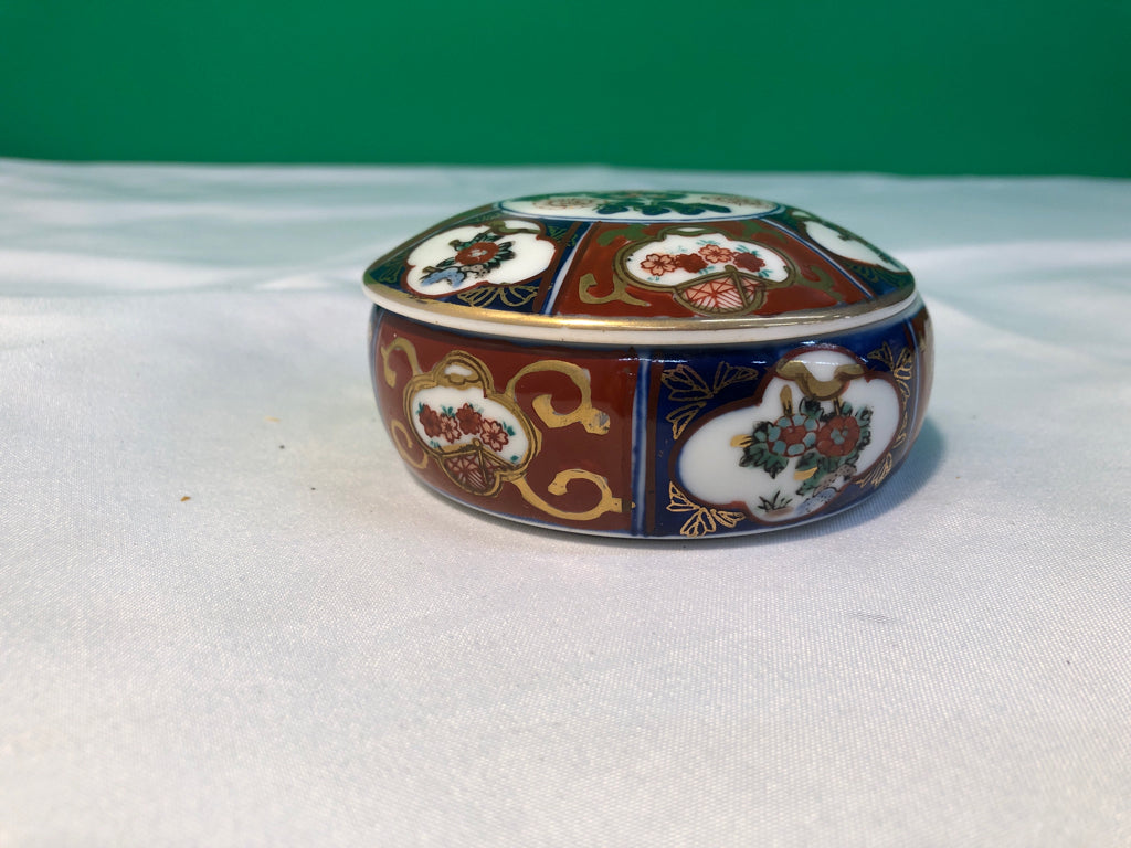 RED/BLUE CIRCLE ASIAN STYLE TRINKET BOX.