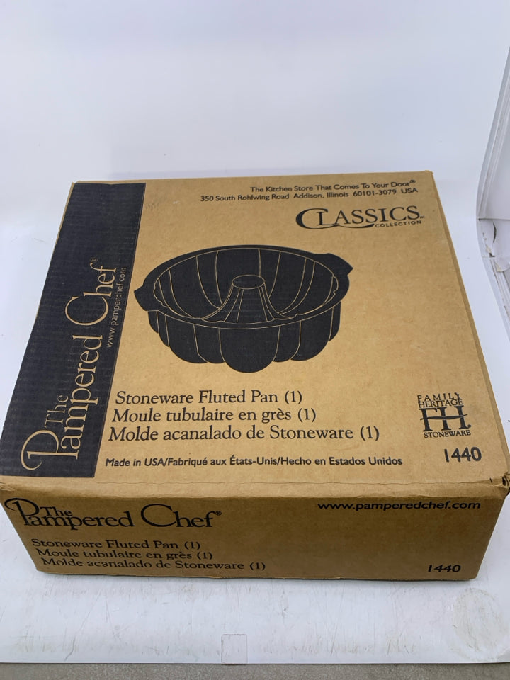 STONEWARE FLUTED PAN IN BOX RETIRED.