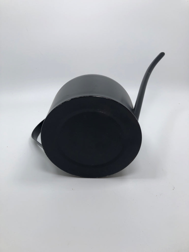 BLACK METAL WATERING CAN.