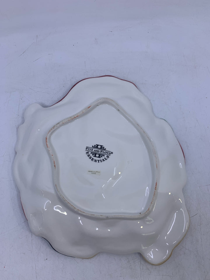 IN BOX SANTA COOKIE PLATE W/ PLAID SCARF FITZ&FLOYD.