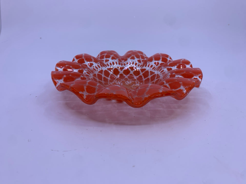 RED RUFFLED FUSED GLASS CANDLE PLATE.