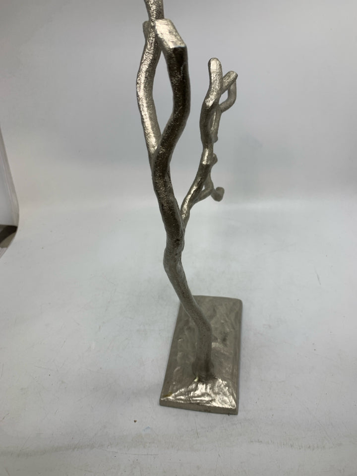 METAL TREE NECKLACE HOLDER.