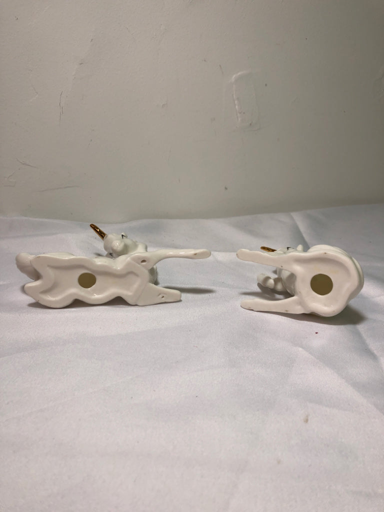 2 WHITE UNICORNS.