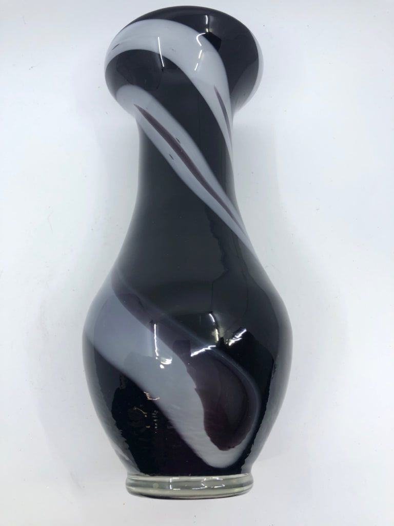 BLACK AND WHITE W PURPLE ACCENT GLASS VASE.