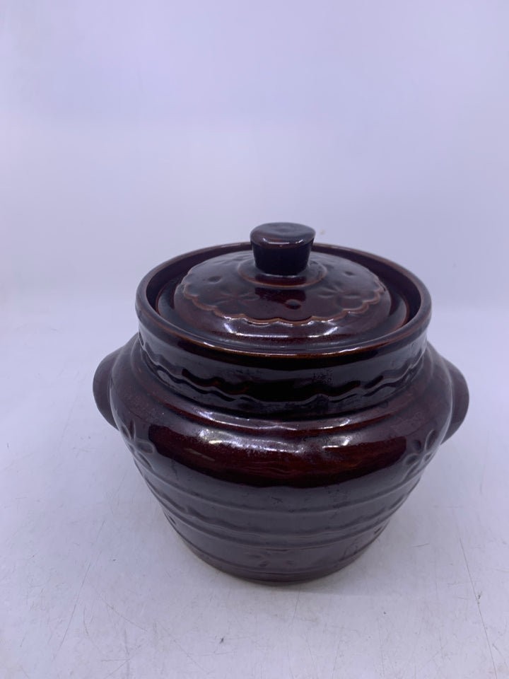 DARK BROWN TEXTURED BEAN POT W/ LID.