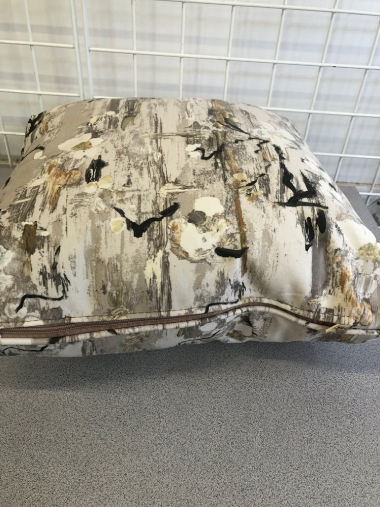 CREAM FLORAL PILLOW W/BLACK & GOLD ACCENTS.