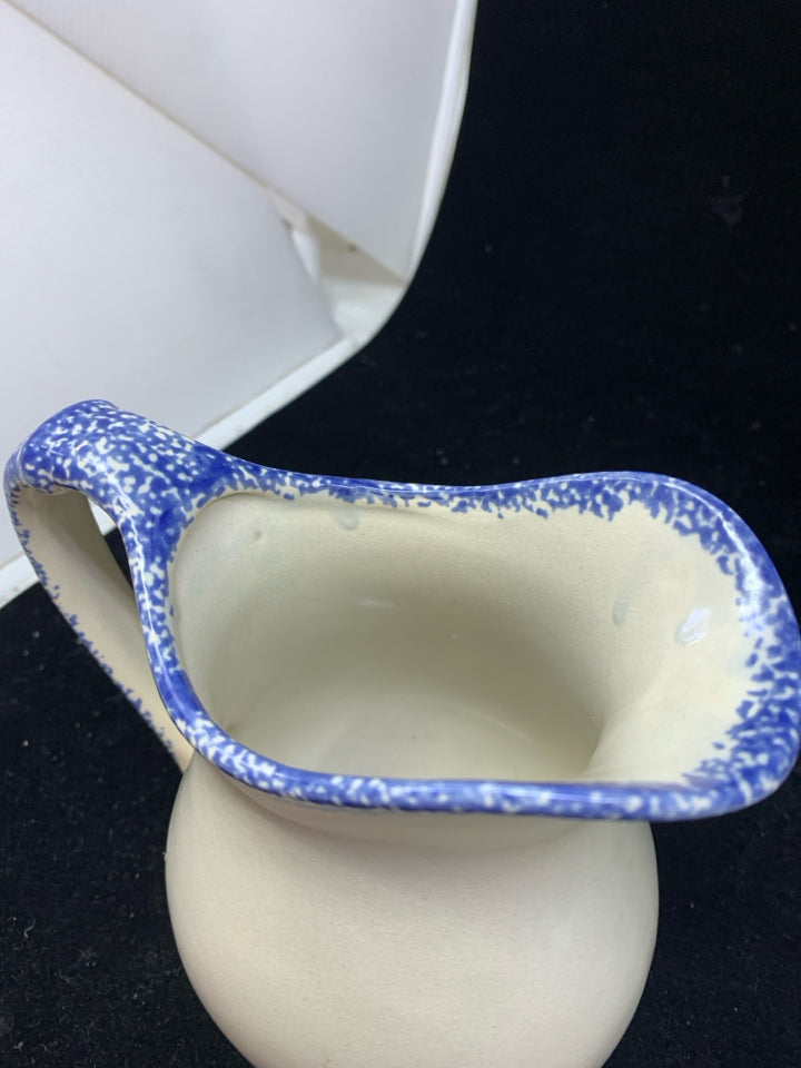 BLUE APPLE PATTERN PITCHER AND BOWL.