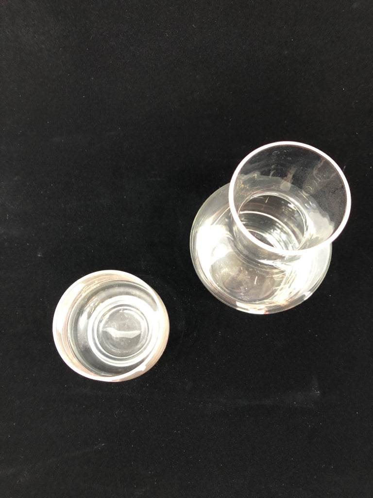 CAT PAINTED CLEAR GLASS DECANTER AND GLASS SET.