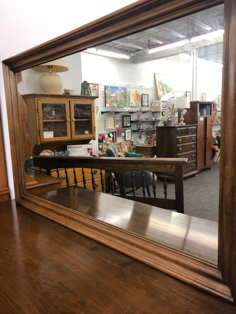 VTG DRESSER W/MIRROR.