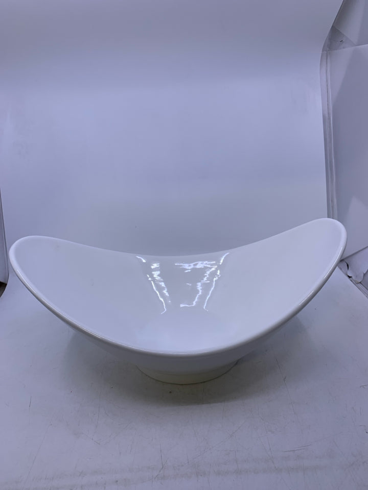 HEAVY LIFTED EDGES BOWL PORCELAIN.