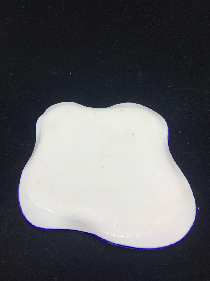 GRAPES PAINTED WAVY EDGE POTTERY PLATE.