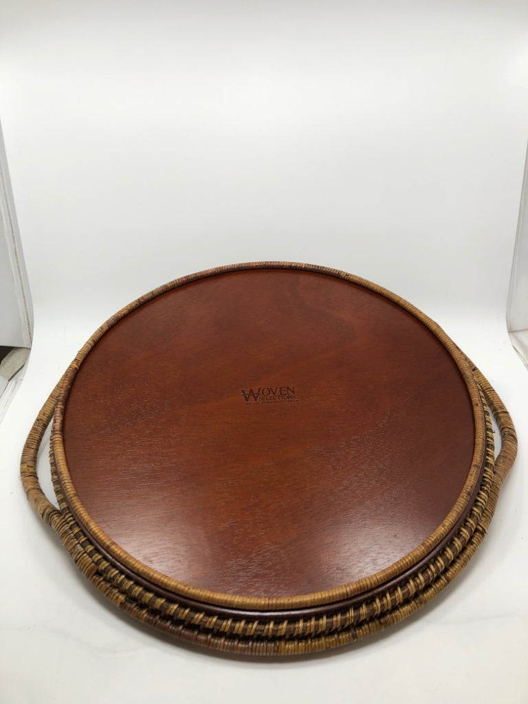 ROUND WOVEN TRAY W/HANDLES.