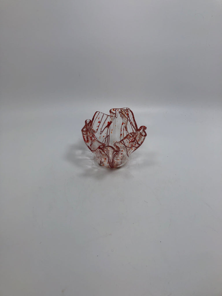 RED DETAILED FOLDED GLASS DECOR.