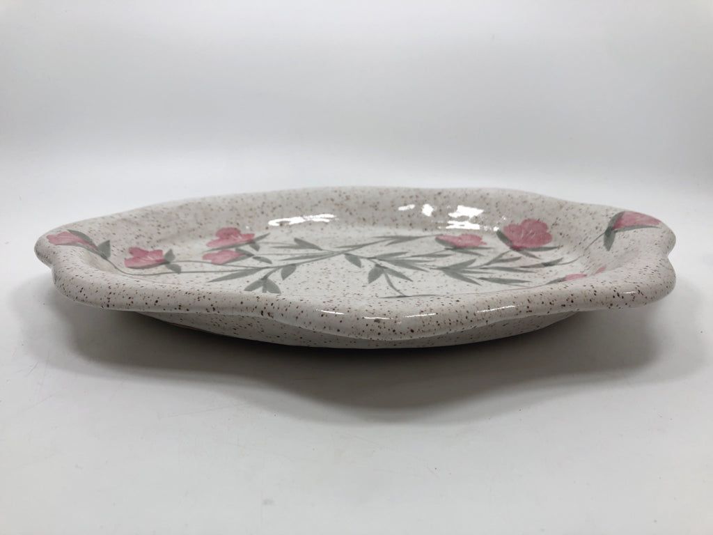 OVAL SPECKLE TRAY W/PINK FLOWERS.