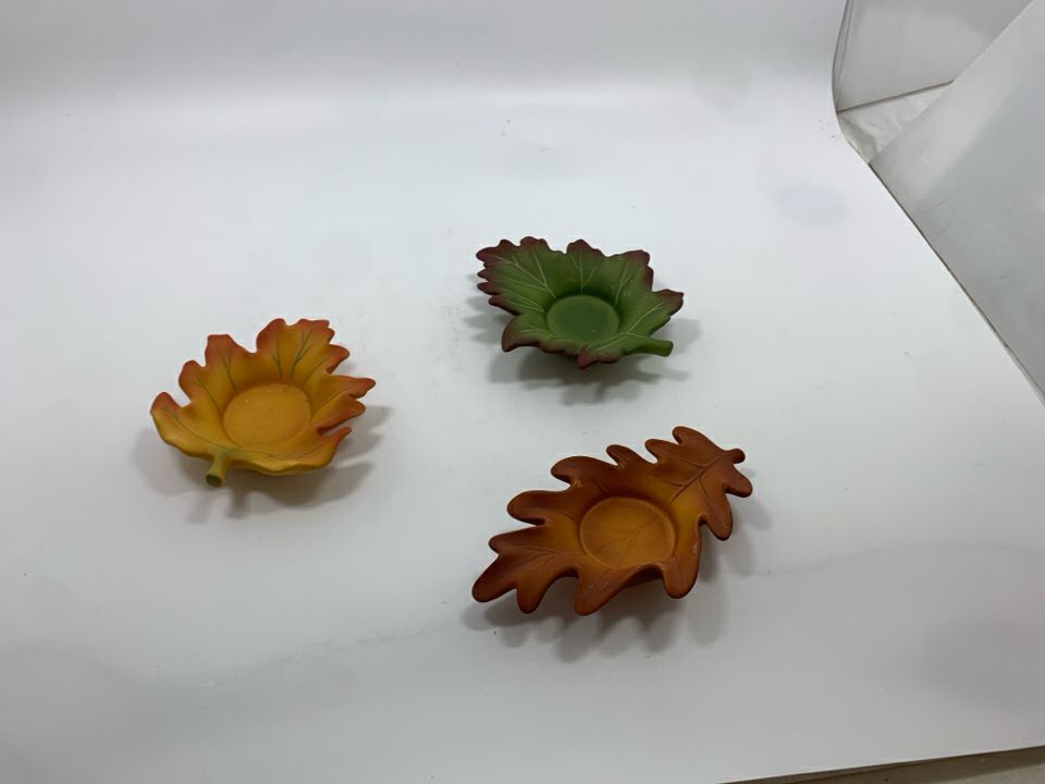 3 FALL LEAF TEA LIGHT CANDLE HOLDERS.
