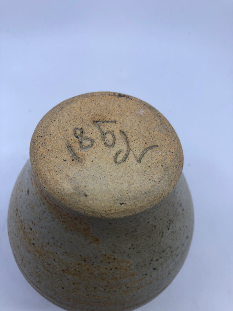 CREAM ORANGE POTTERY VASE.