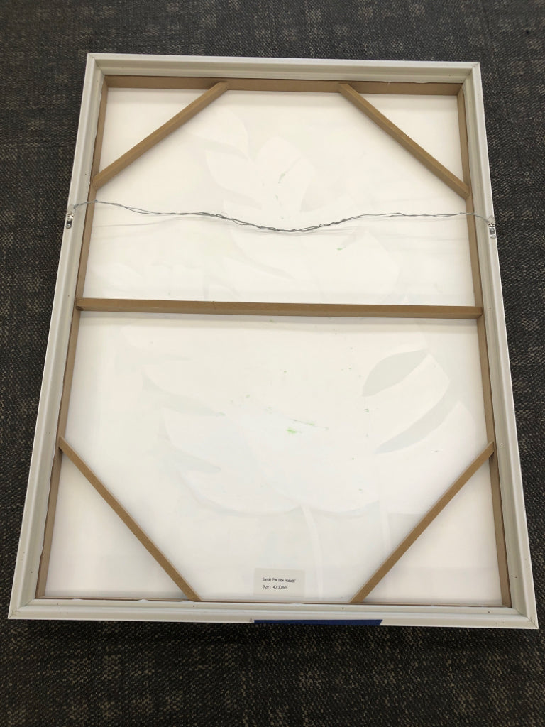GREEN LEAF TEXTURED PAINT CANVAS IN GOLD FRAME.