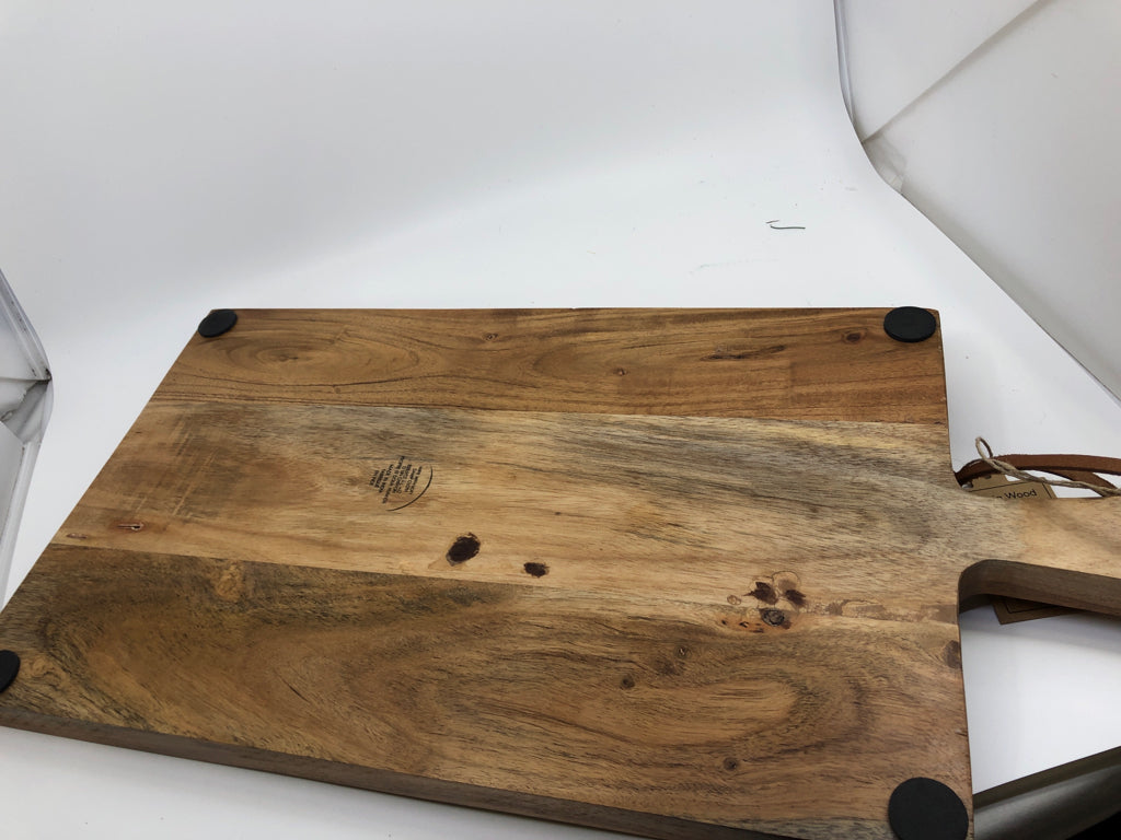 WOOD DIVIDED SERVING TRAY W CERAMIC CUPS.