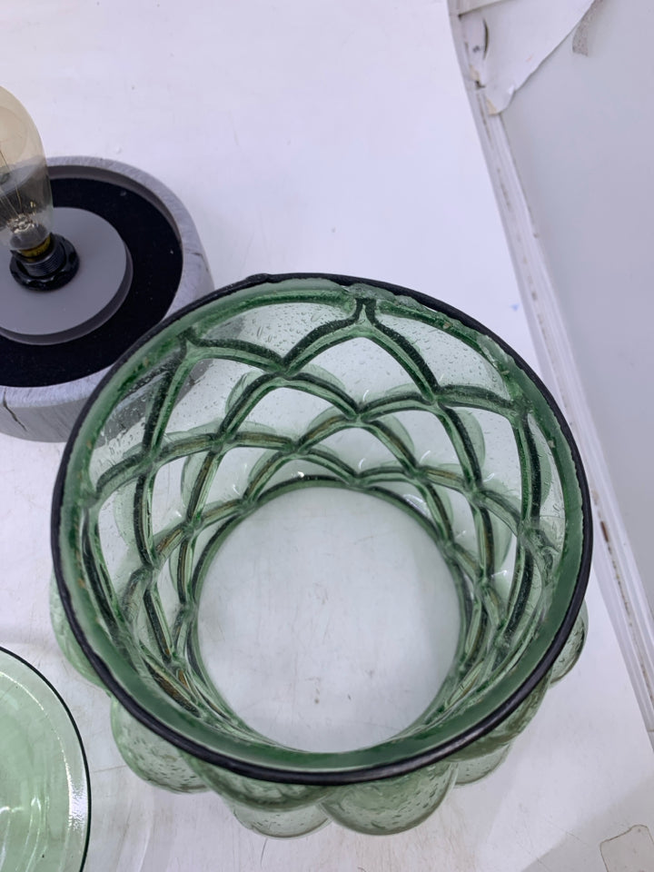 LIGHT UP LAMP WAX WARMER GREEN BUBBLE GLASS W/ METAL CAGE.
