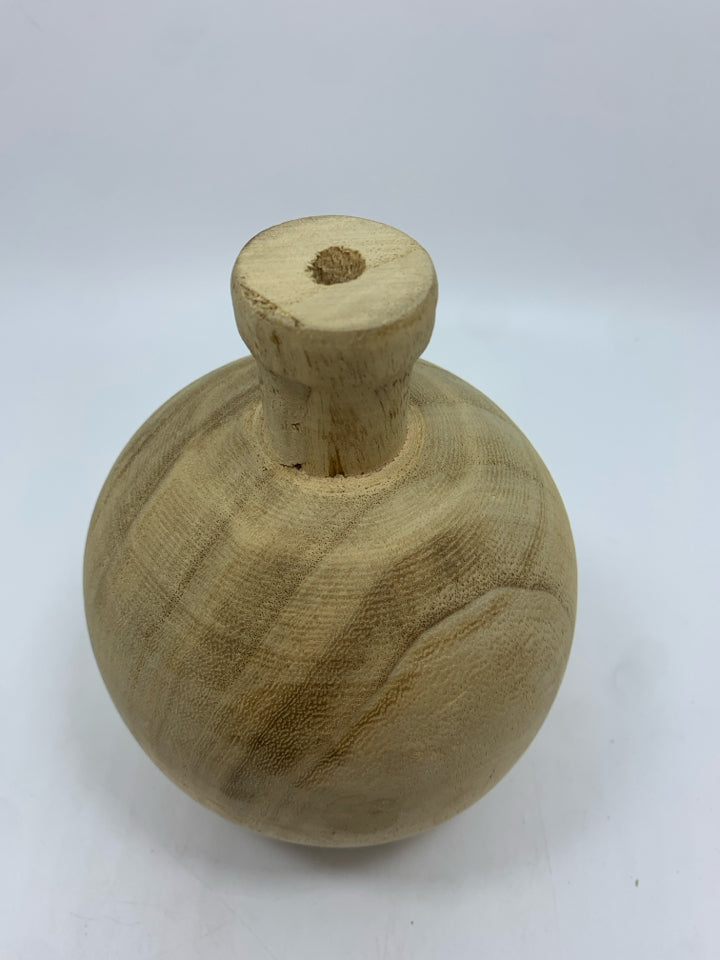 ROUND RAW WOOD VASE.