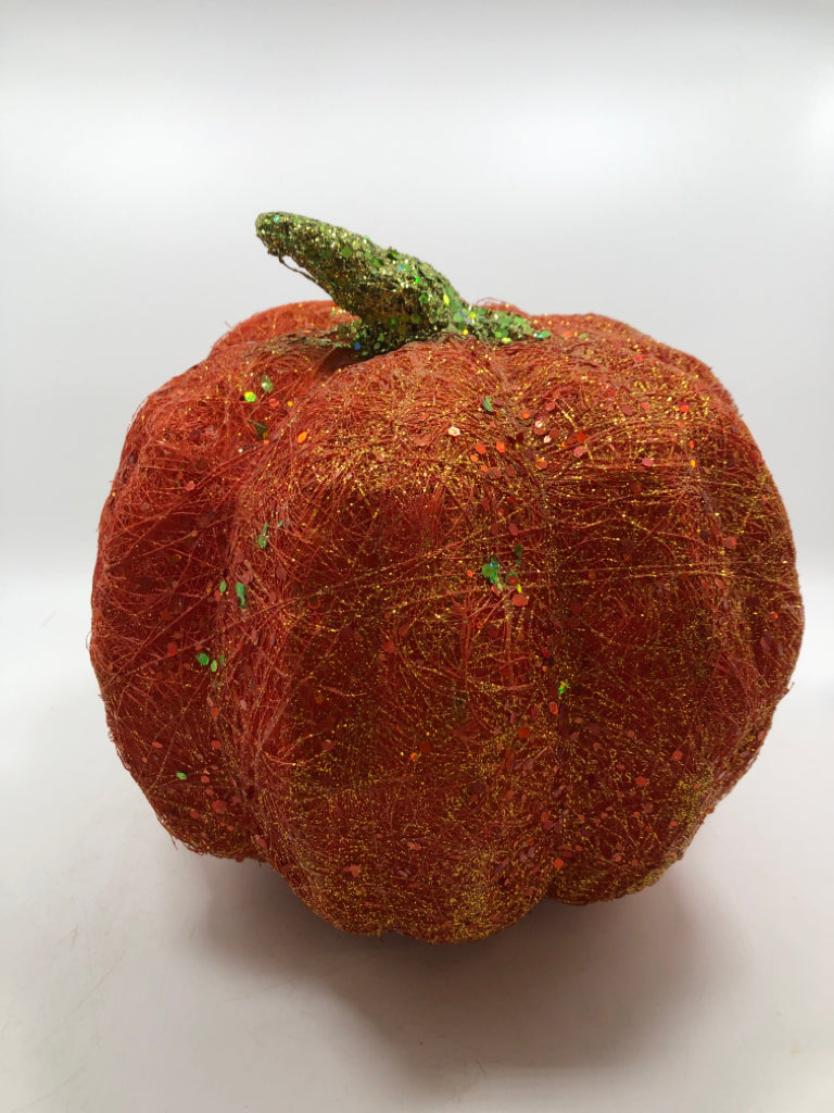 GLITTERY PUMPKIN DECOR.