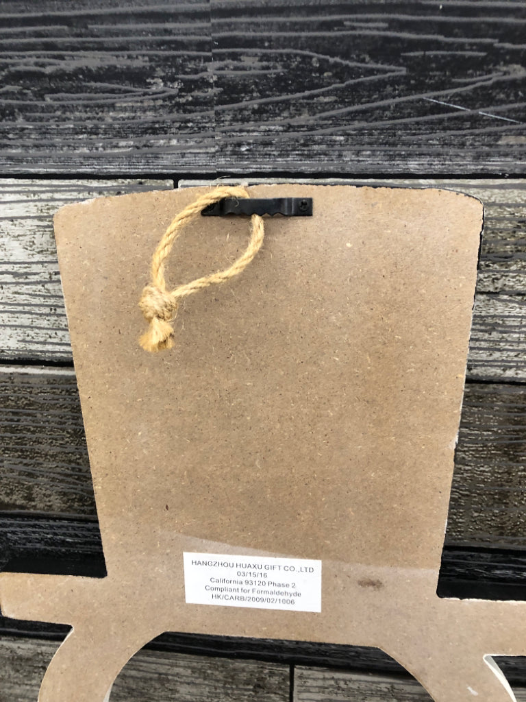 SNOWMAN S WALL DECOR.