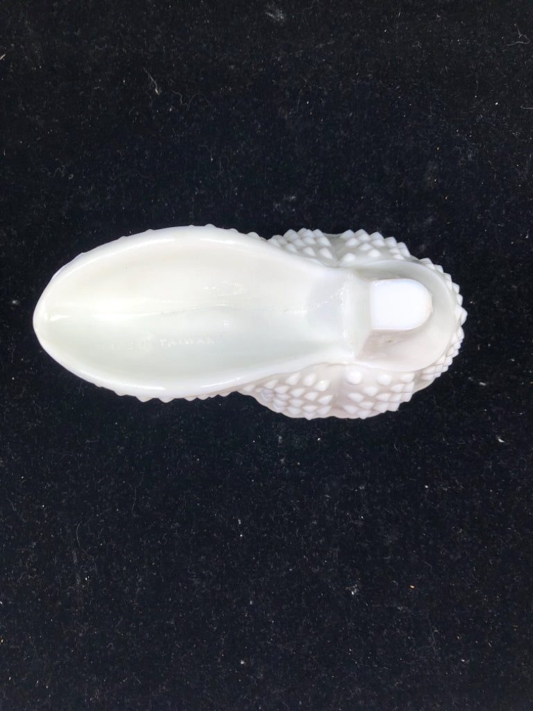 VTG HOBNAIL MILK GLASS SHOE W/ LID.