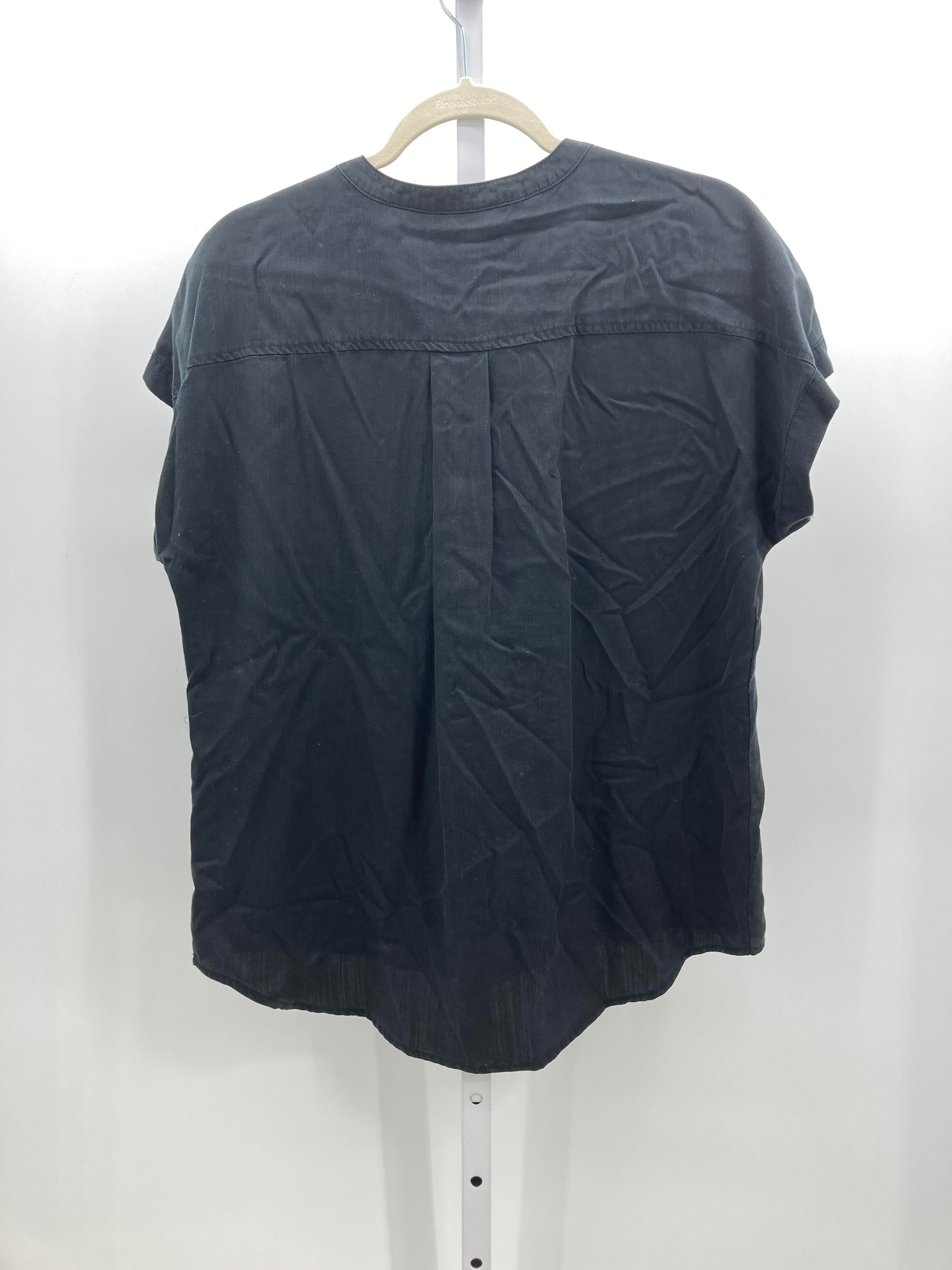 Size Medium Misses Short Sleeve Shirt