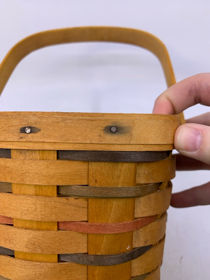 1997 WOVEN TRADITIONS LG PEG BASKET RED BLUE GREEN WEAVE W/ HANDLE.