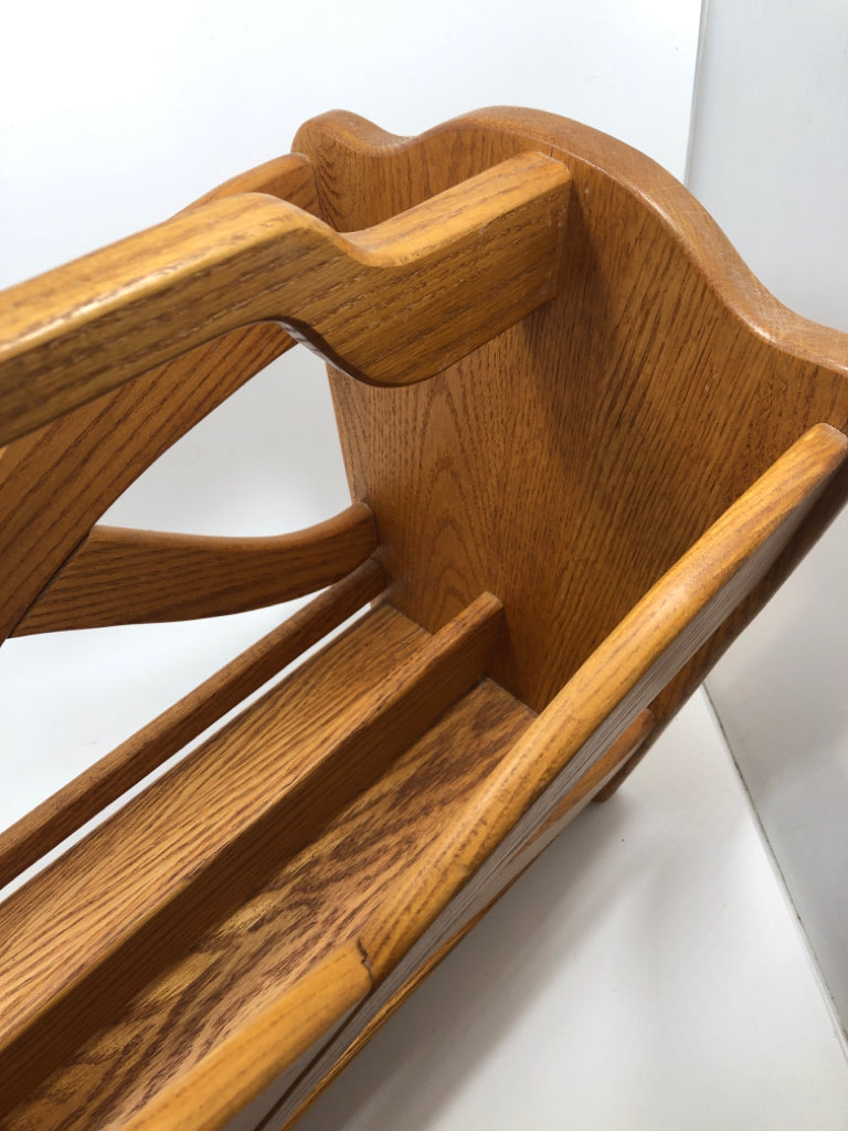 2-SECTION WOODEN MAGAZINE HOLDER.