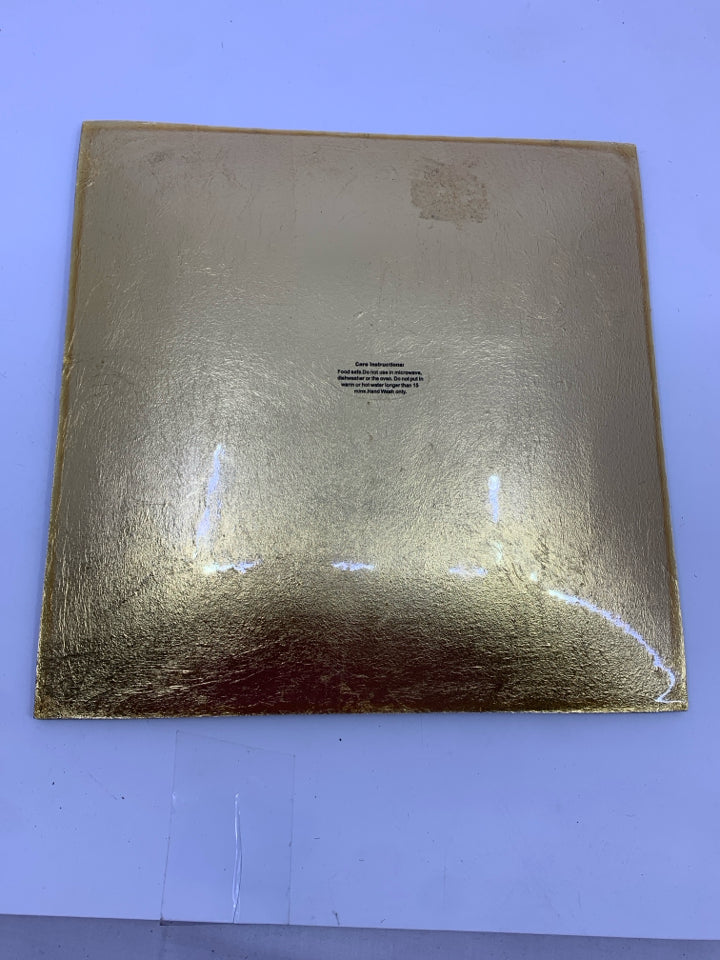 GOLD PALE FLORAL SQUARE PLATE.