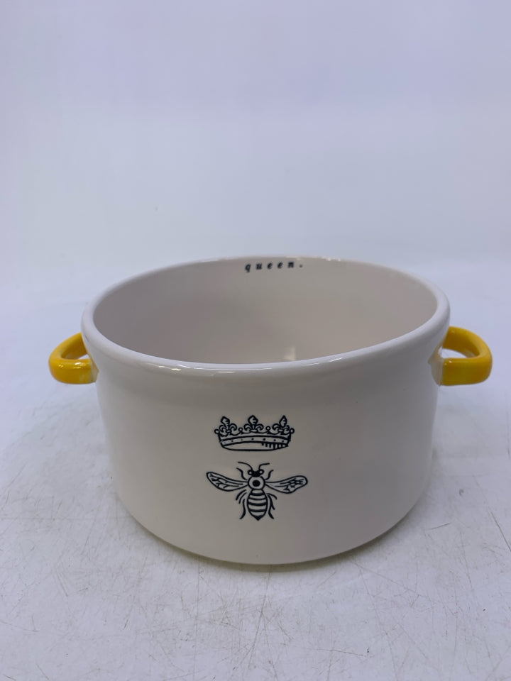 QUEEN BEE CIRCLE BAKER W/ YELLOW HANDLES EMBOSSED BEE.