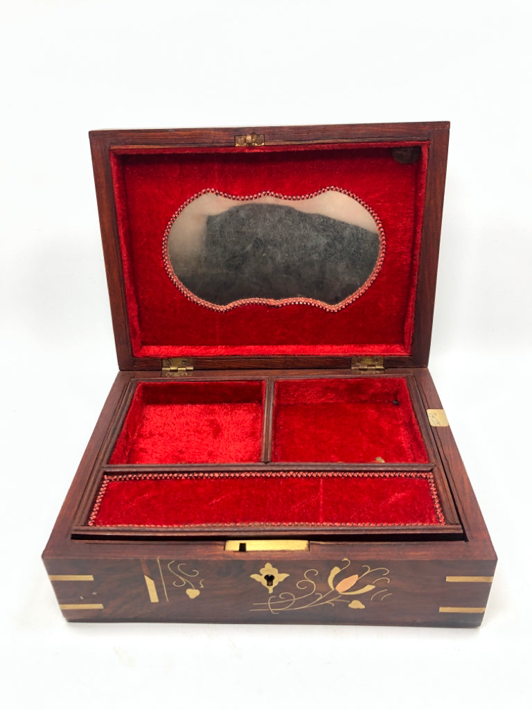 VTG HAND CARVED WOODEN JEWELRY BOX W/KEYS.