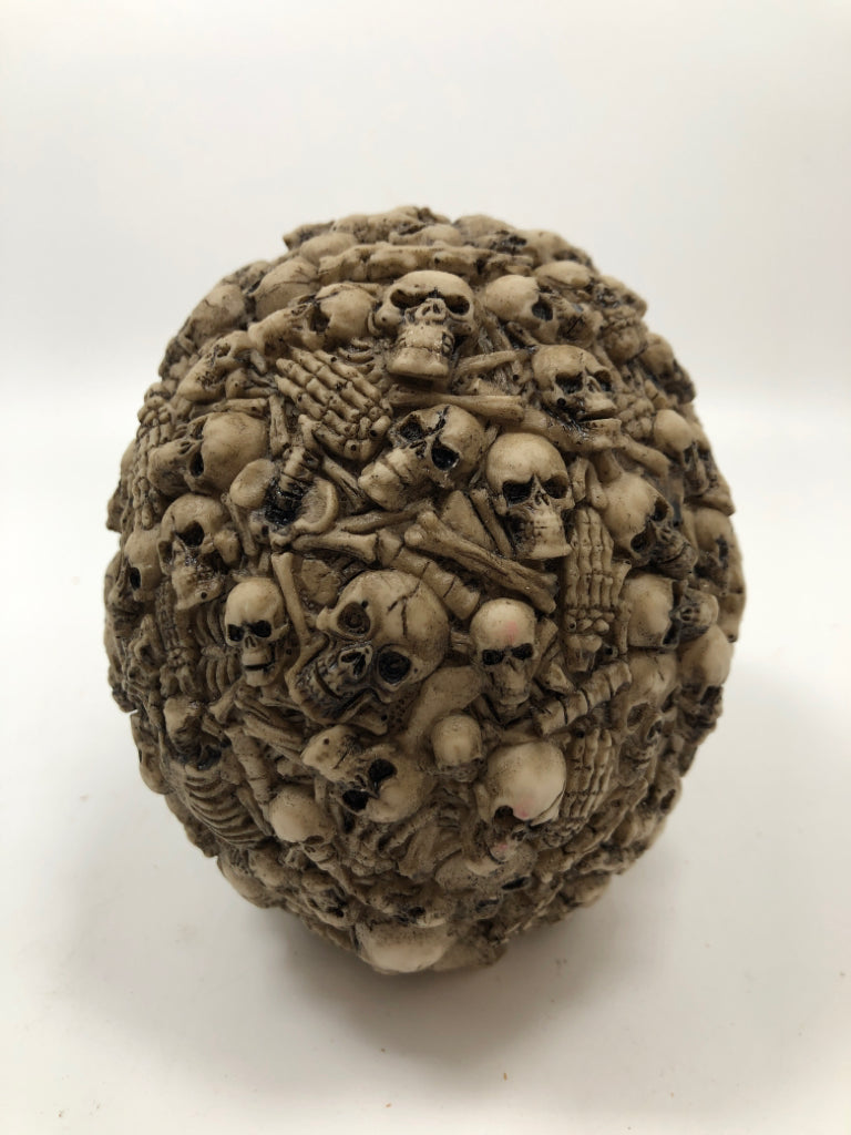 SKULL MADE OF SKULLS.