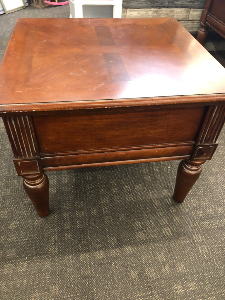 DARK WOOD END TABLE.