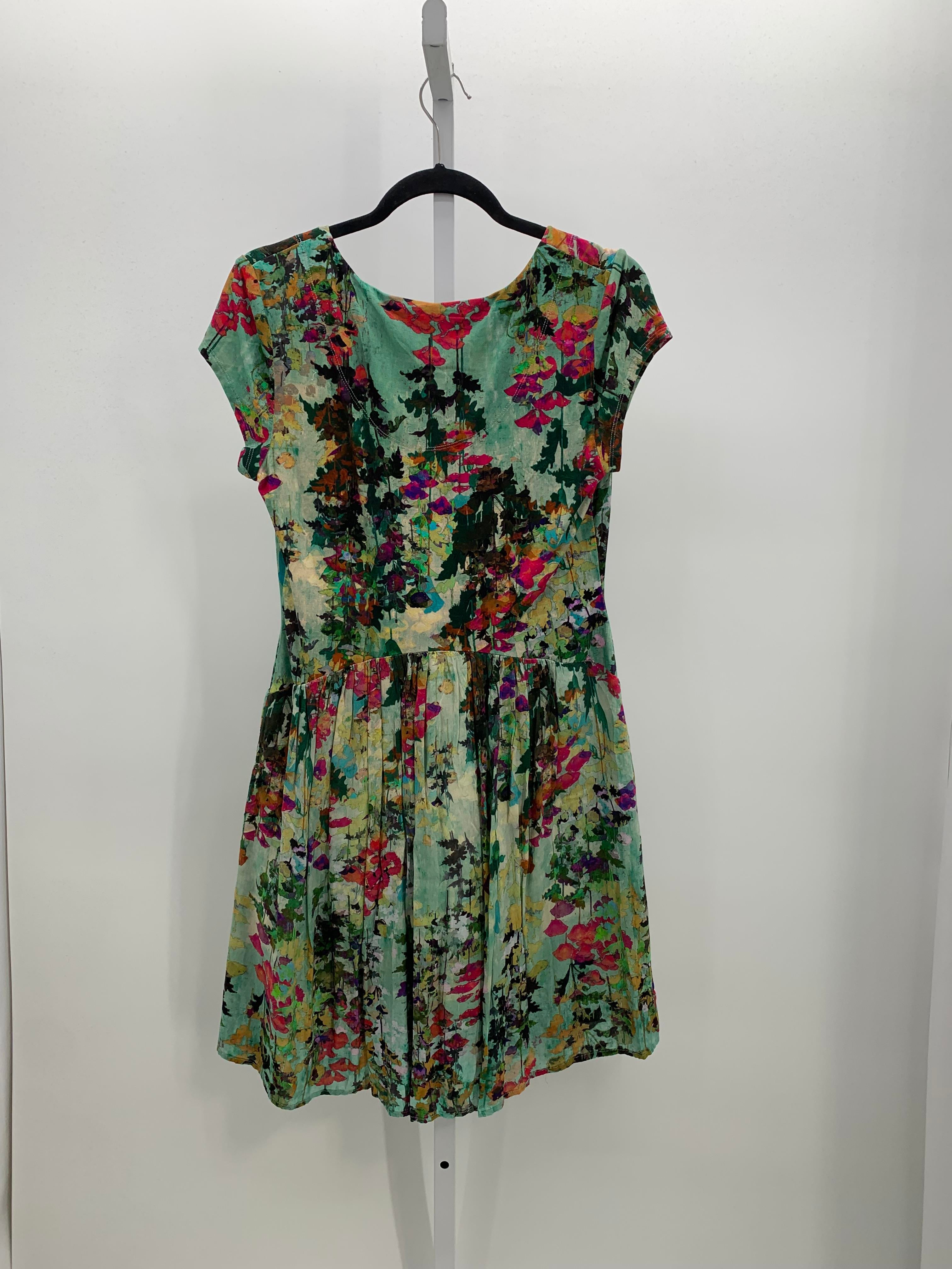 Size Medium Misses Short Sleeve Dress