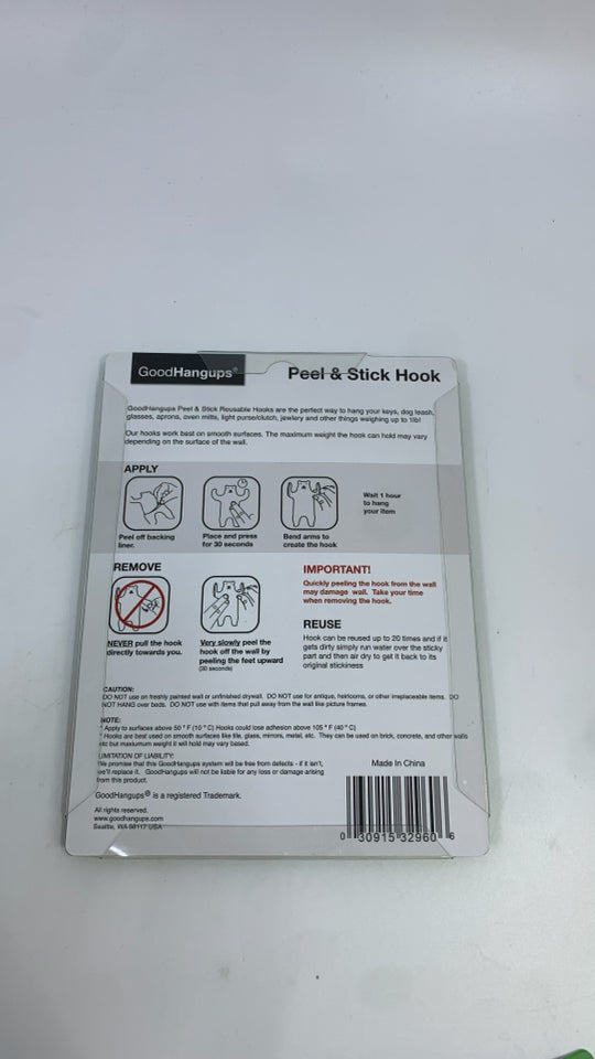 POLAR BEAR PEEL AND STICK WALL HOOK.