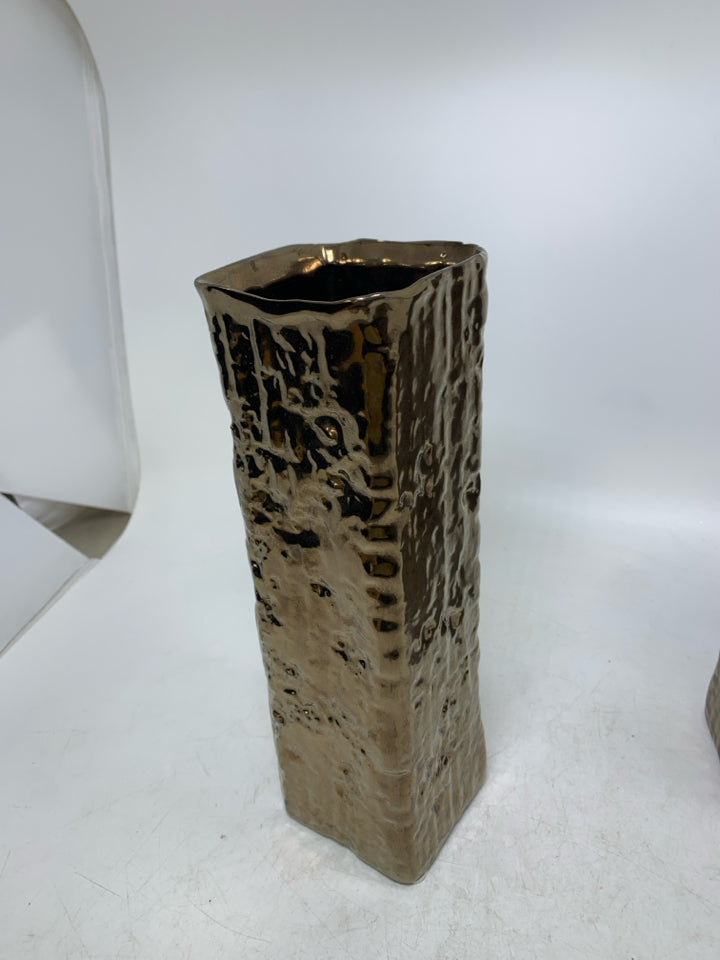 METALLIC TEXTURED VASE.