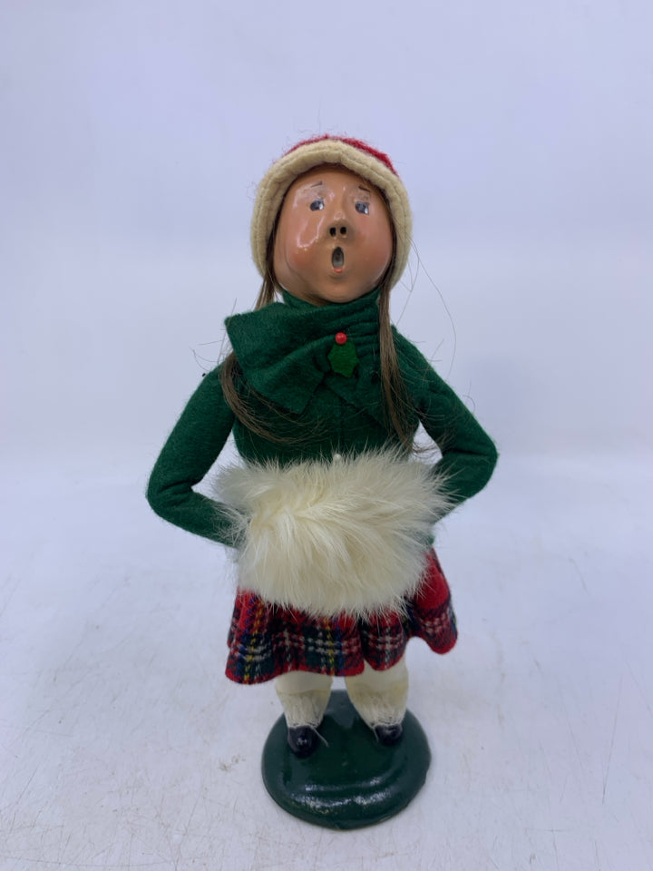 1986 BYERS' CHOICE GIRL CAROLER WITH MUFF.