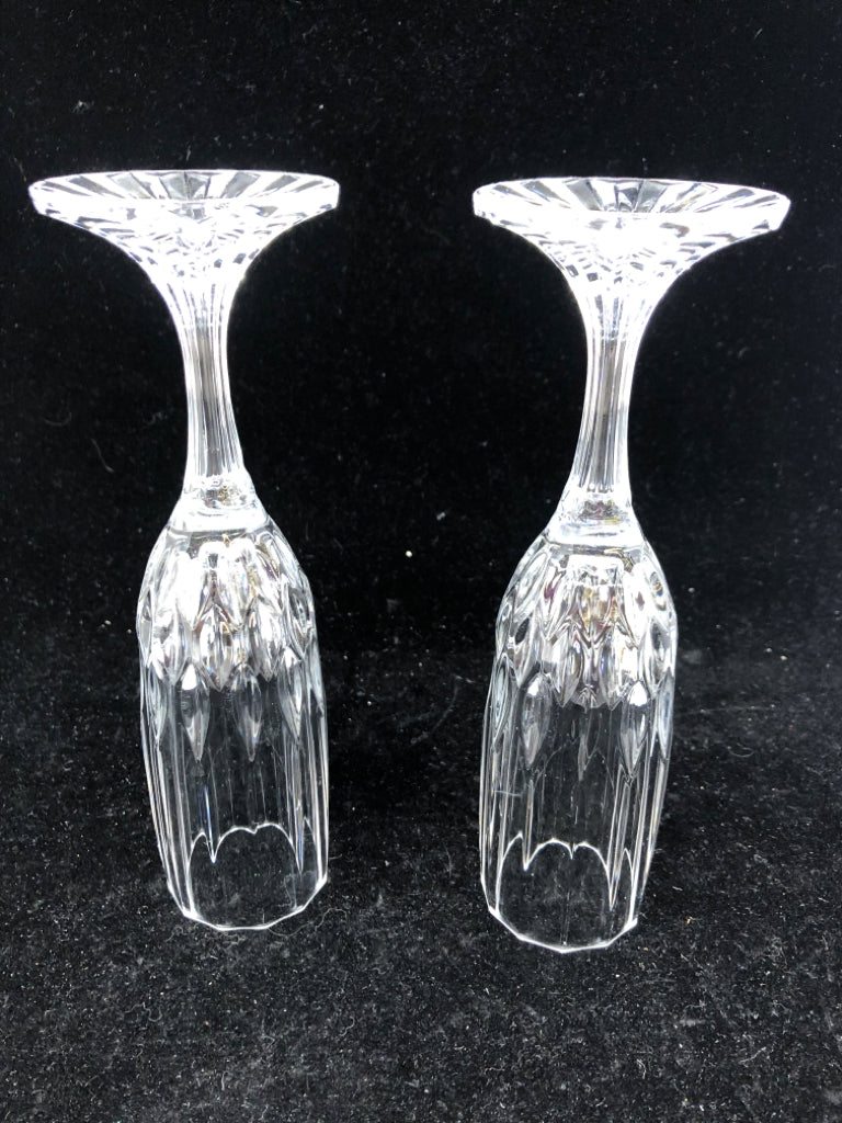 2 CRYSTAL CHAMPAGNE FLUTES.