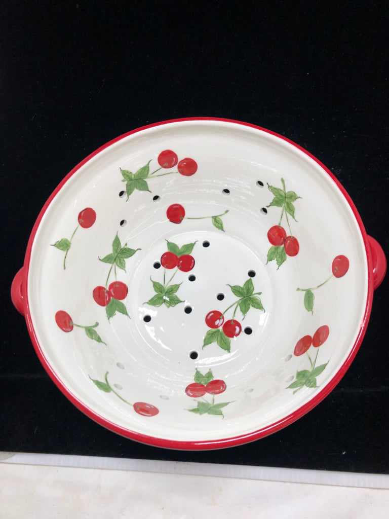 CERAMIC RED/WHITE CHERRIES STRAINER.