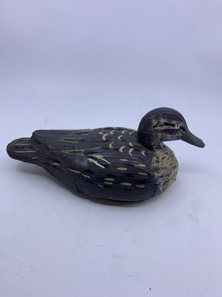 DARK GREY RUSTIC DUCK.