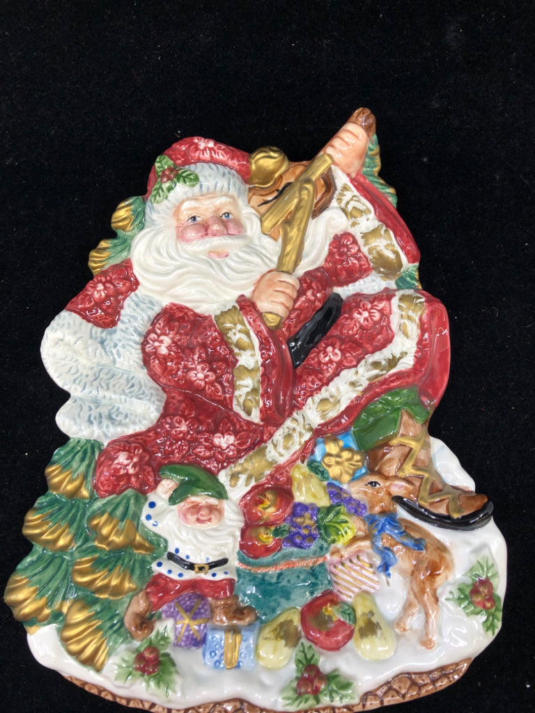 EMBOSSED SANTA W TOYS PLATE.